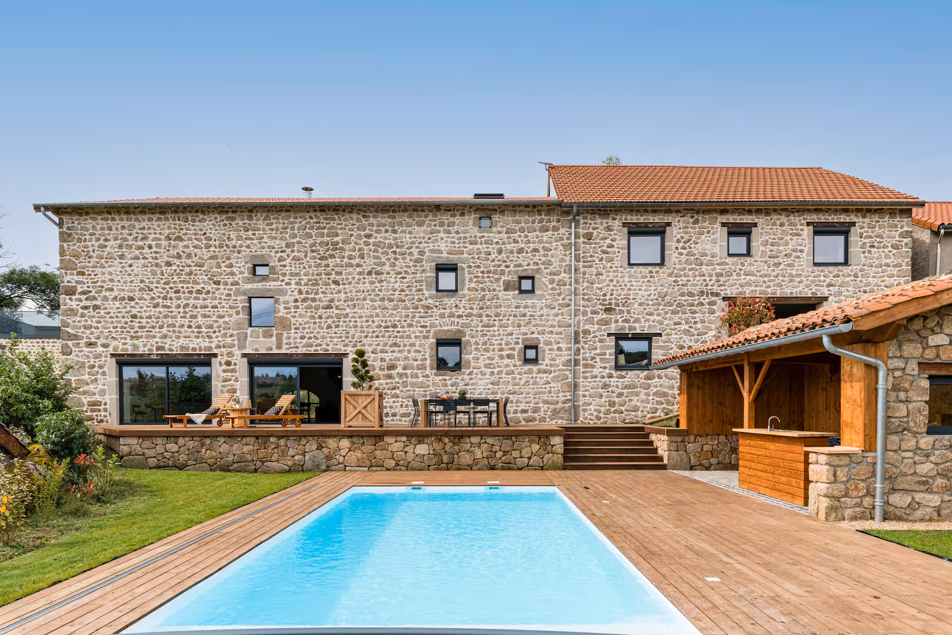 Gîte Ovea - bâtisse en pierre et piscine privée